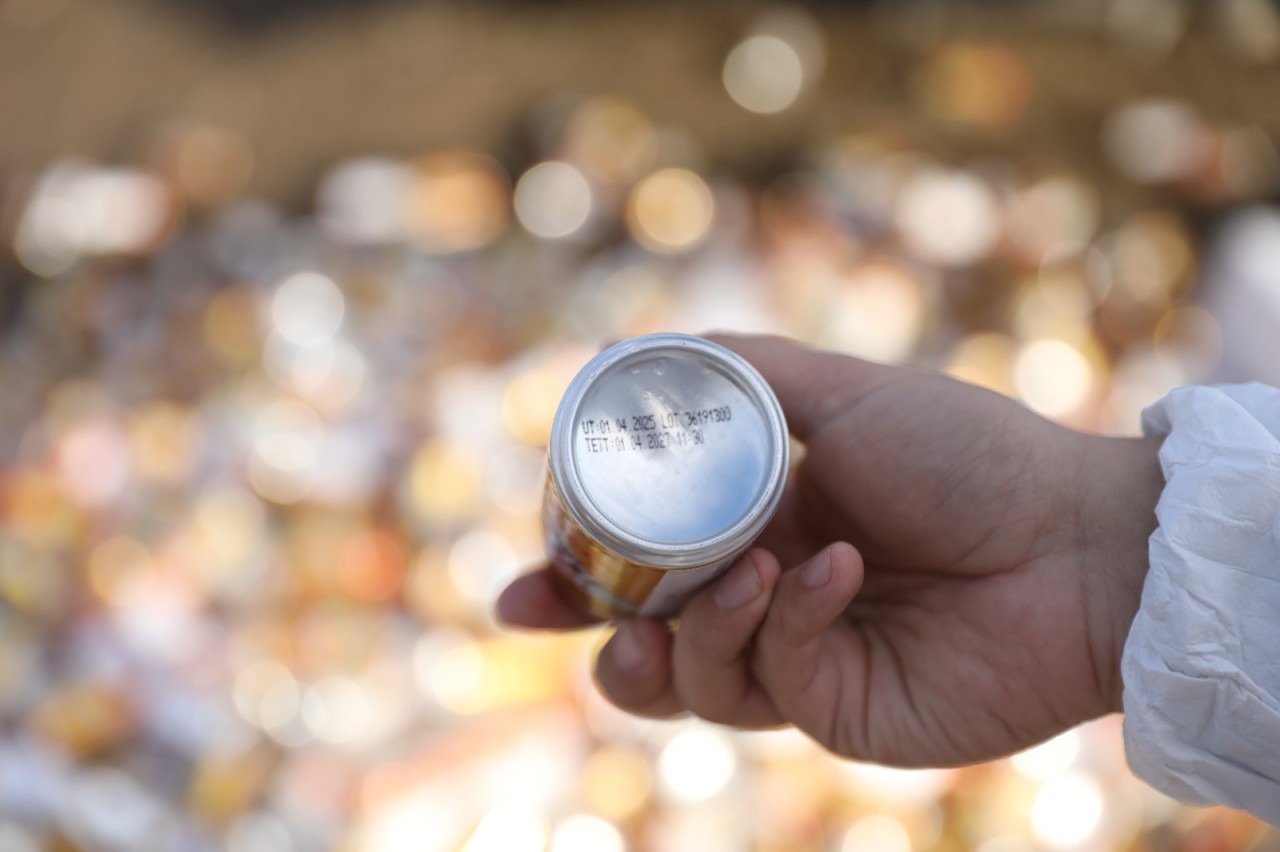 İstehlak üçün yararsız energetik içkilər məhv edildi - VİDEO (FOTOLAR)